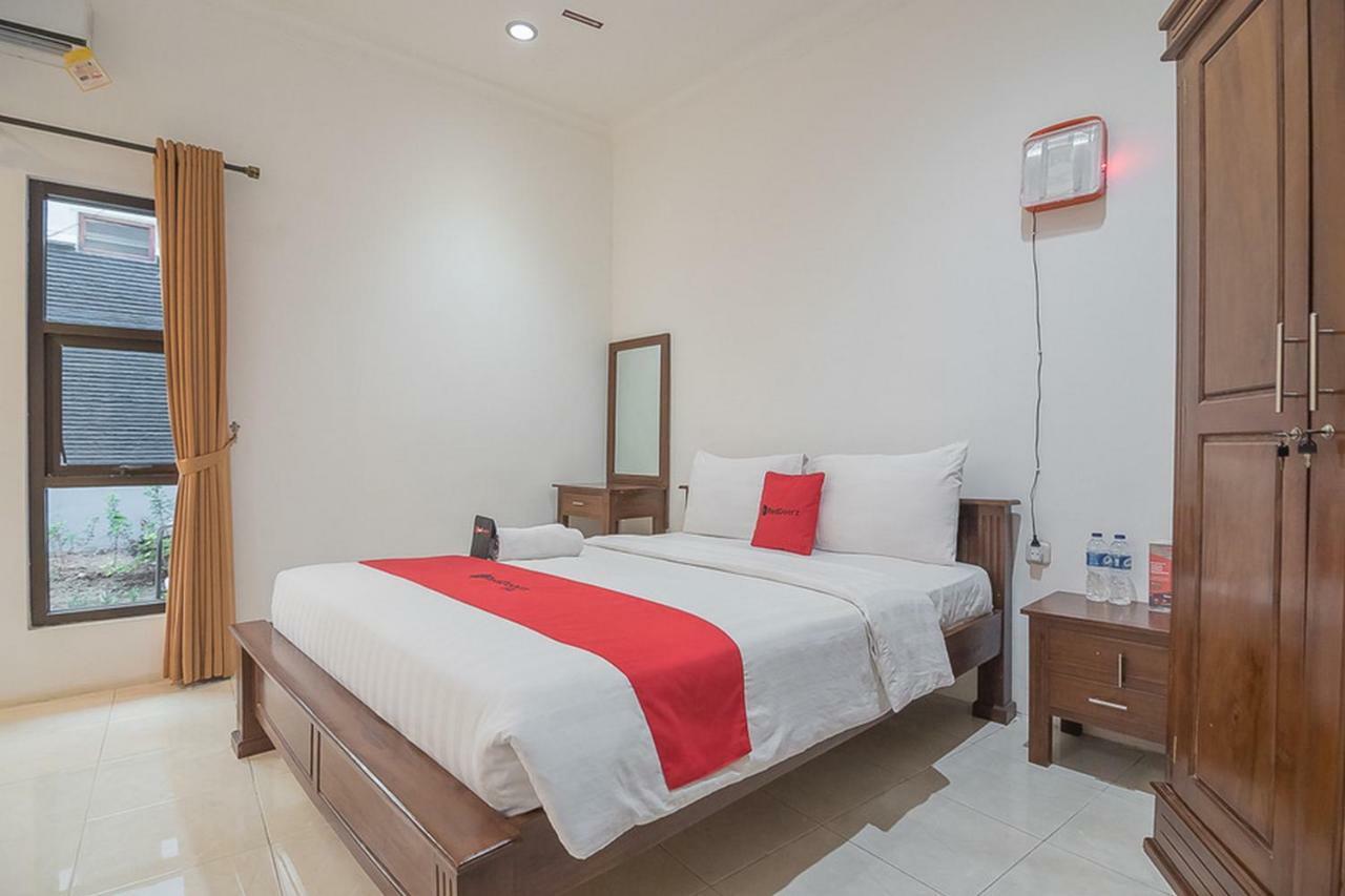 Reddoorz Near Jatinangor Town Square Hotel Exterior foto